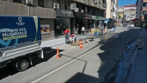 Ünye'nin En İşlek Caddesinde Kaldırımlar Yenileniyor