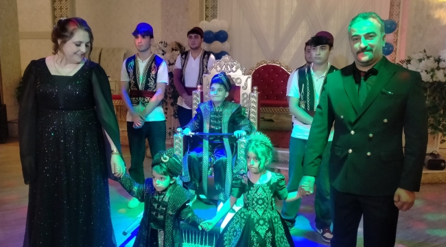 Abasız Çifti'nden Oğullarına Mehter Marşlı Sünnet Töreni