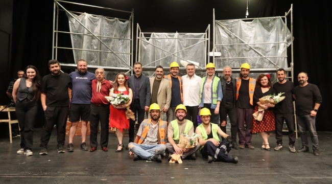 OBBKT'ye, Adana Şehir Tiyatroları Festivalinde İzleyiciden Tam Not