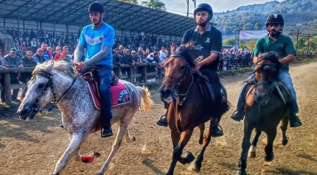 Ünye'de Cumhuriyet Koşusu Nefes Kesti