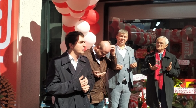 Ünye'de Yeni Bir Lezzet: Resume Çiğ Köfte Bedesten'de Açıldı