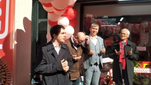 Ünye'de Yeni Bir Lezzet: Resume Çiğ Köfte Bedesten'de Açıldı