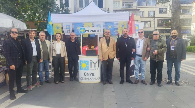 İYİ Parti'nin Üyelik Standına Yoğun İlgi