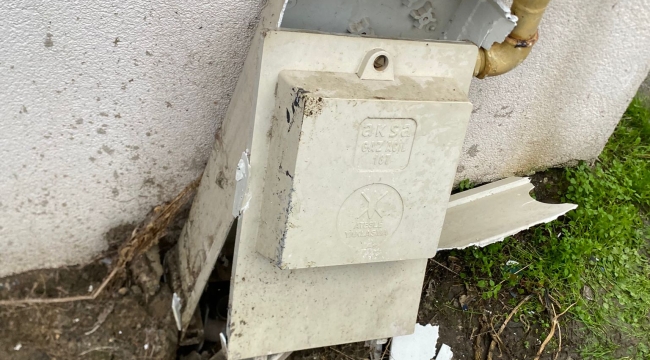 Ünye'de Doğalgaz Kutusuna Çarpan Araç Kaçtı