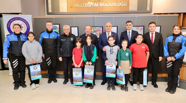 Vali Erol, " Huzurlu Şehrin Bilgili Gençleri" Projesi Kapsamında Düzenlenen Ödül Törenine Katıldı