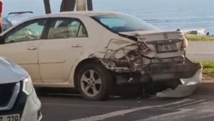 Ünye'de Park Halindeki Otomobile Minibüs Çarptı