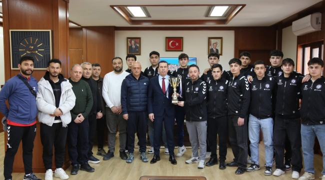 Kaymakam Işık'tan Ünye Futbol Kulübü'ne Kutlama