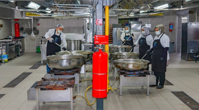 Ünye Belediyesi "Gönül Sofrası" İftarda Binlerce Kişiyi Buluşturuyor