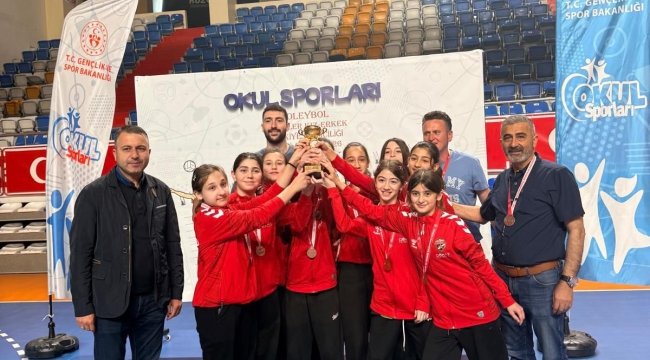 Ünye Atatürk Ortaokulu Kız Voleybol Takımı, Türkiye 4.'sü