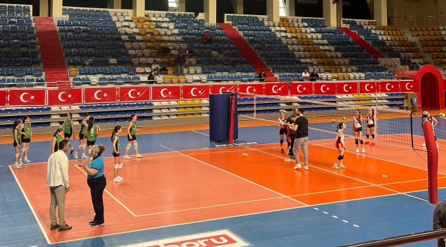 Ünye Atatürk Ortaokulu Kız Voleybol, Türkiye'nin En İyi 4 Takımı Arasında