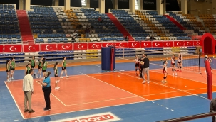 Ünye Atatürk Ortaokulu Kız Voleybol, Türkiye'nin En İyi 4 Takımı Arasında