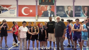 Ünye Anadolu Lisesi Genç Kız Basketbol Takımı Ordu 1.si