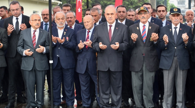 15 Temmuz Demokrasi ve Milli Birlik Günü'nde Şehitlerimiz Dualarla Yad Edildi 