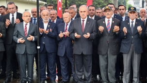 15 Temmuz Demokrasi ve Milli Birlik Günü’nde Şehitlerimiz Dualarla Yad Edildi 