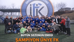 Ünye FK'da Başkandan Başarılı Yönetim Kuruluna Teşekkür Plaketi