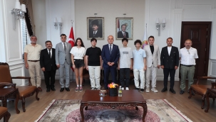 Vali Erol'dan LGS'de Tam Puan Alan Öğrencilere Tebrik